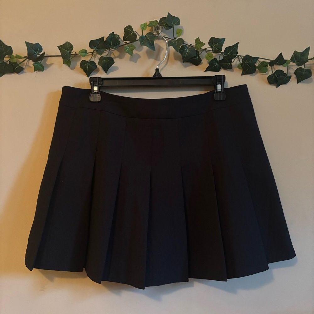 NWOT Fashion New Quality Y2K Classic Black Pleated Mini Skater Skirt With Shorts